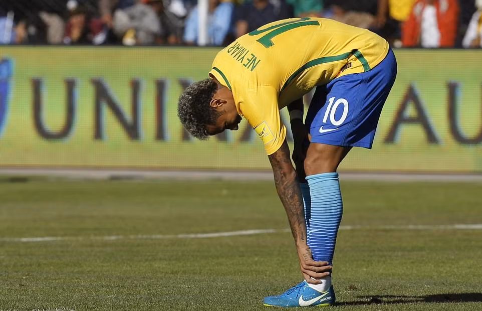 Neymar và đồng đội phải dùng mặt nạ dưỡng khí sau trận hòa Bolivia ảnh 2