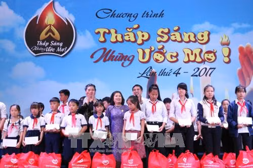 Vui Trung thu cùng trẻ em có hoàn cảnh khó khăn tỉnh Bến Tre ảnh 2