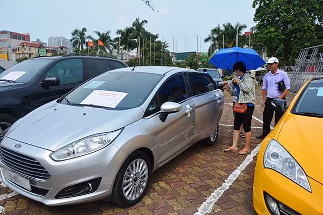 Ô tô cũ bị 'ghẻ lạnh' do giá xe mới giảm mạnh ảnh 1