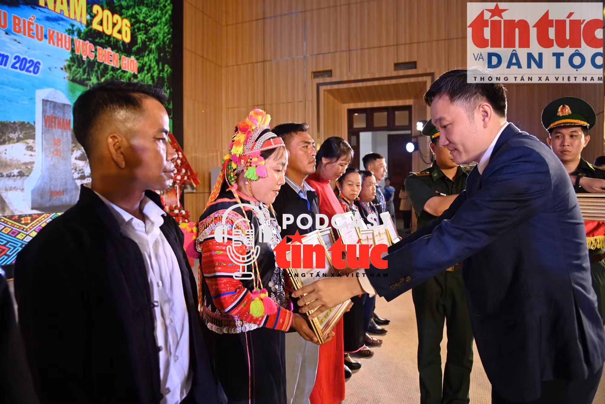 Chính sách đối với người có uy tín