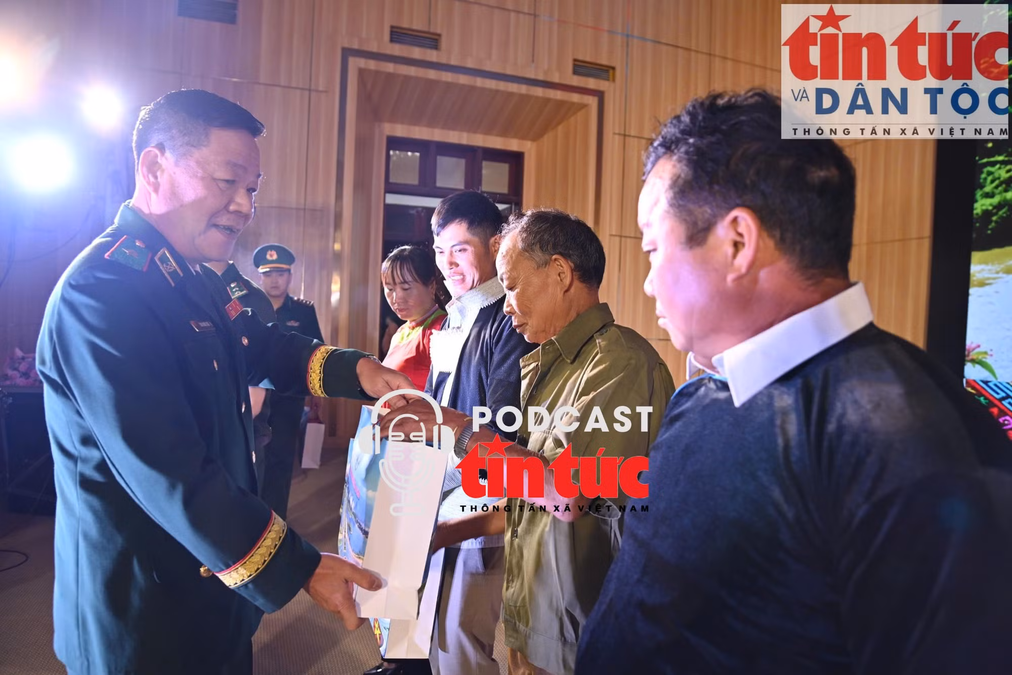 Thủ tục công nhận, đưa ra khỏi, thay thế, bổ sung danh sách người có uy tín