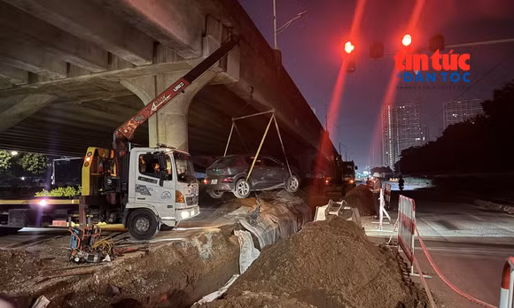 Lái xe lọt hào cáp ngầm: Không đủ thời gian xử lý tình huống