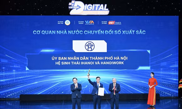 UBND TP Hà Nội được vinh danh là cơ quan nhà nước chuyển đổi số xuất sắc