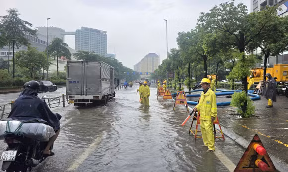 Hà Nội dồn lực xử lý điểm nghẽn ngập úng sau nhiều ngày mưa lớn