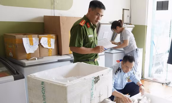 Hà Nội: Tạm giữ 240 kg nguyên liệu bánh Trung thu vi phạm