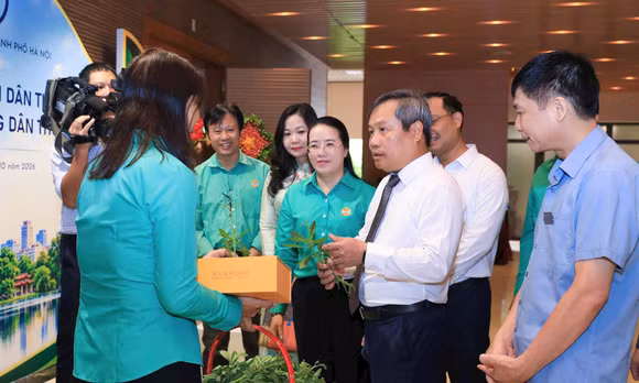 Chủ tịch Hà Nội: Thu hồi đất phải tính đến sinh kế cho người dân