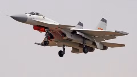 J-15 của Trung Quốc có hệ thống tiếp liệu trên không ảnh 1