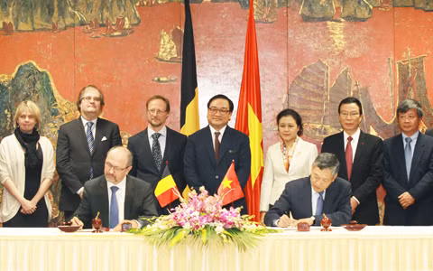Phó Thủ tướng Hoàng Trung Hải hội đàm với Phó Thủ tướng Bỉ ảnh 1