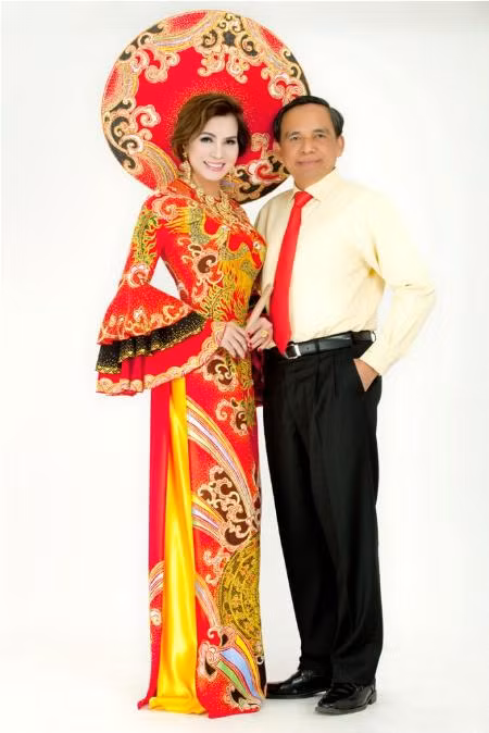 Áo dài truyền thống toả sắc xuân ảnh 4
