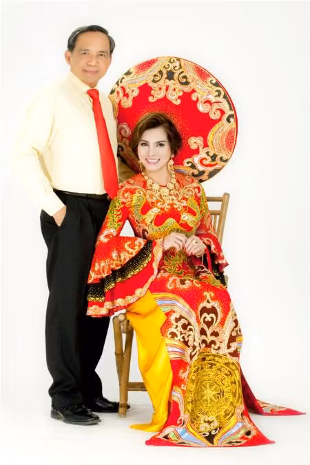 Áo dài truyền thống toả sắc xuân ảnh 5
