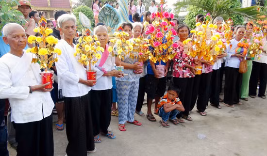 Phum sóc Khmer rộn ràng ngày lễ Kathina ảnh 5