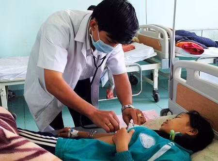 Vụ đồ chơi phát nổ: 6 học sinh phải nhập viện trở lại ảnh 2