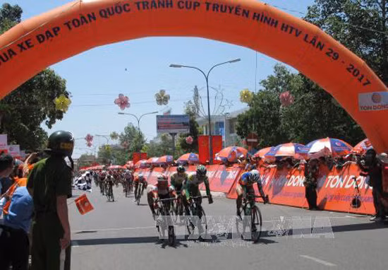 VĐV Ariya Phounsavath đã giành chiến thắng Giải đua xe đạp Cúp truyền hình lần thứ 29 ảnh 1