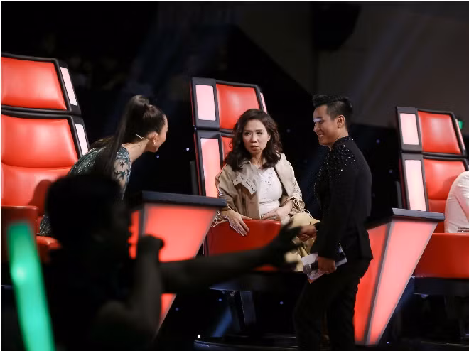 Cùng MC Nguyên Khang khám phá hậu trường của The Voice 2017 vòng loại trực tiếp ảnh 10