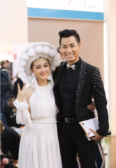Cùng MC Nguyên Khang khám phá hậu trường của The Voice 2017 vòng loại trực tiếp ảnh 5