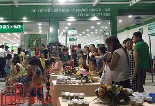 Siêu thị, trung tâm thương mại đông nghịt người ngày nghỉ lễ 30/4 ảnh 3