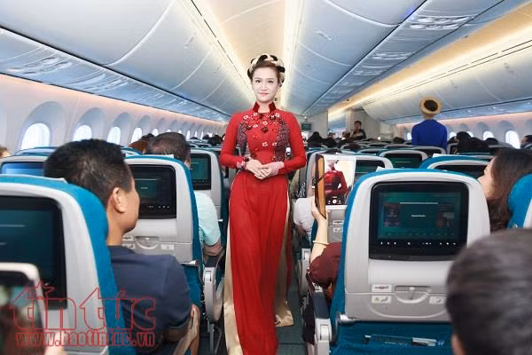 Chuyến bay Hòa Bình ngày 30/4 của Vietnam Airlines ảnh 1
