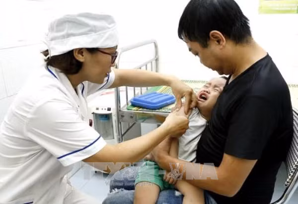Hơn 50.000 trẻ được tiêm an toàn vắc xin sởi- rubella của Việt Nam ảnh 1