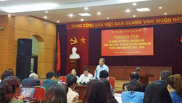 Thi vào lớp 10 THPT ở Hà Nội: Vẫn chú trọng Văn, Toán, bài tổ hợp chỉ để 'tạo phông văn hóa' ảnh 1
