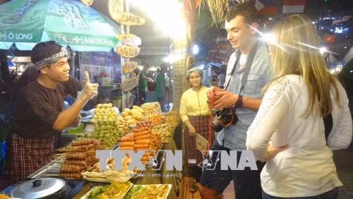 Khai mạc Chương trình giao lưu Văn hóa - Thương mại các nước ASEAN 2018 ảnh 2