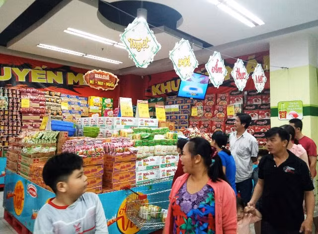 Siêu thị ngoại ồ ạt 'tấn công', doanh nghiệp nội có kịp chuyển mình? ảnh 1