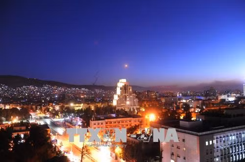 Syria đánh chặn các tên lửa tấn công mục tiêu quân sự - Nga xem xét cung cấp tên lửa S-300 ảnh 2