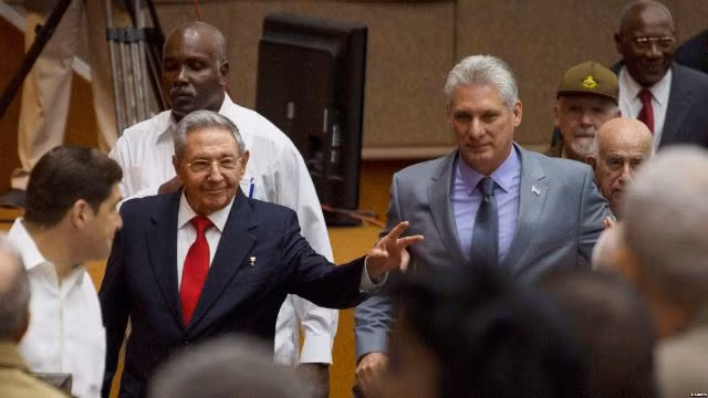 Thời khắc tân Chủ tịch Cuba Miguel Diaz-Canel Bermudez tuyên thệ nhậm chức ảnh 2