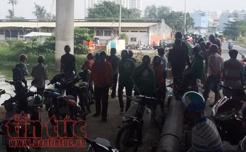Tìm thấy thi thể thanh niên nhảy cầu Sài Gòn cách hiện trường 200 mét ảnh 1