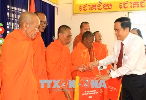 Chủ tịch Ủy ban Trung ương MTTQ Việt Nam thăm, chúc Tết Chôl Chnăm Thmây ảnh 1