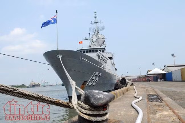 Ngắm trang bị trên 3 tàu Hải quân Hoàng gia Australia vừa cập cảng Sài Gòn ảnh 1