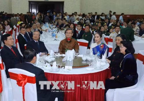 Đại sứ quán Lào tổ chức đón Tết cổ truyền Bun Pi May tại Hà Nội ảnh 1