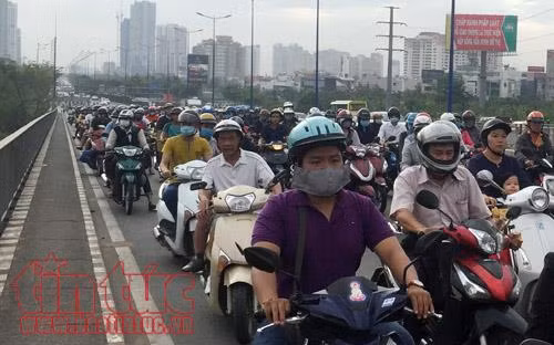 Tìm thấy thi thể thanh niên nhảy cầu Sài Gòn cách hiện trường 200 mét ảnh 2