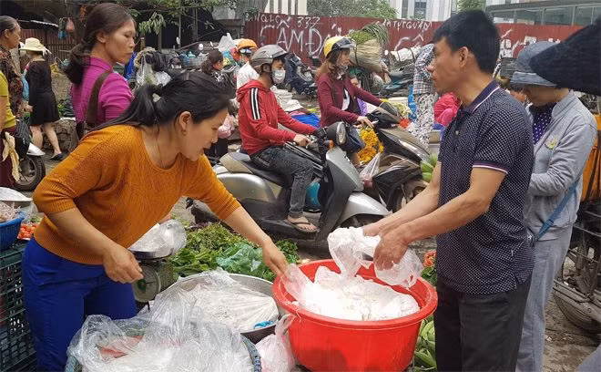 Bánh trôi, bánh chay Tết Hàn thực nhộn nhịp chợ Hà Nội ảnh 2