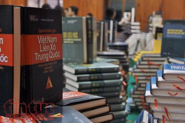200 nhà khoa học cùng xây dựng tủ sách 'Thành tựu khoa học và chuyển giao tri thức' ảnh 2