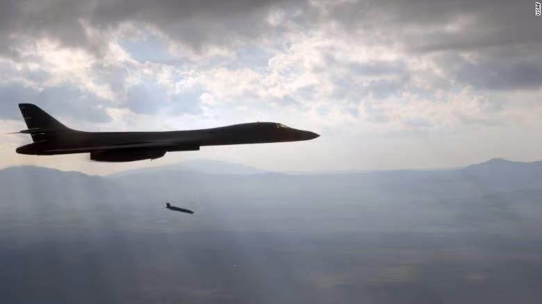 Điểm tên dàn vũ khí Mỹ, Anh, Pháp tấn công Syria ảnh 3