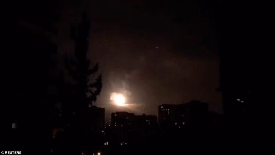Nhìn lại toàn cảnh chiến dịch không kích Syria của Mỹ, Anh, Pháp ảnh 10