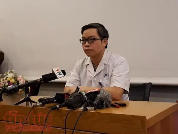 Lãnh đạo bệnh viện Xanh Pôn thông tin vụ hành hung bác sĩ: Bác sĩ C. vẫn đang hoảng loạn, phải nghỉ việc ảnh 1