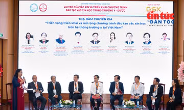 Phiên thảo luận của các chuyên gia y tế.