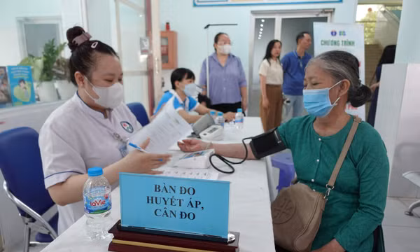  Chăm sóc người cao tuổi gắn với mô hình bác sĩ gia đình 