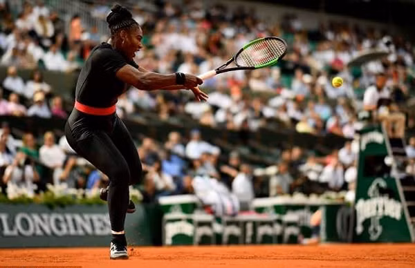 Serena Williams trở lại ấn tượng với quần vợt thế giới bằng thời trang ‘độc, lạ’ ảnh 2