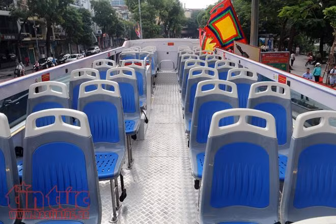 Xe buýt hai tầng mui trần ngày đầu lăn bánh, bắt mắt với vẻ ngoài nổi bật ảnh 3
