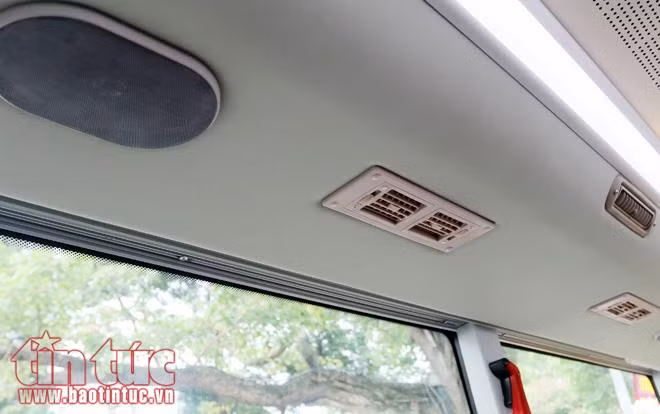 Xe buýt hai tầng mui trần ngày đầu lăn bánh, bắt mắt với vẻ ngoài nổi bật ảnh 7