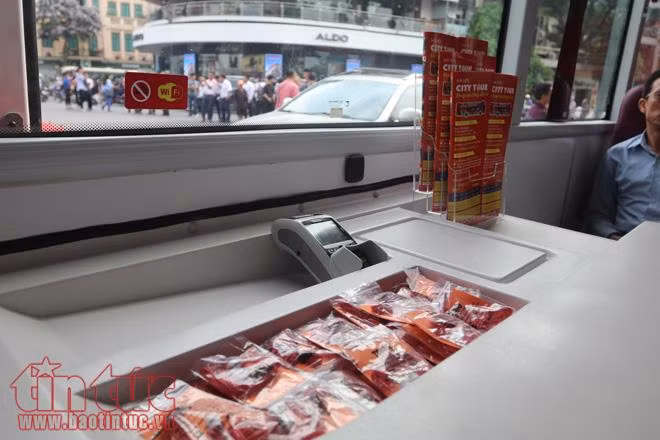 Xe buýt hai tầng mui trần ngày đầu lăn bánh, bắt mắt với vẻ ngoài nổi bật ảnh 8