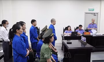 Xử phạt 12 bị cáo trong đường dây buôn lậu hơn 900 tỷ đồng qua biên giới