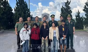 Trục xuất 9 người nhập cảnh trái phép vào Việt Nam