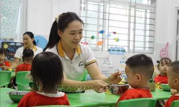 Bữa ăn bán trú: Siết chặt từng khâu để giữ an toàn cho học sinh