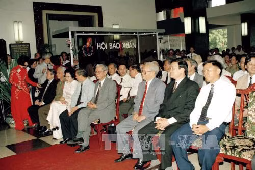 Nhà báo Hữu Thọ luôn “mắt sáng, lòng trong, bút sắc” trong cuộc đời làm báo ảnh 1