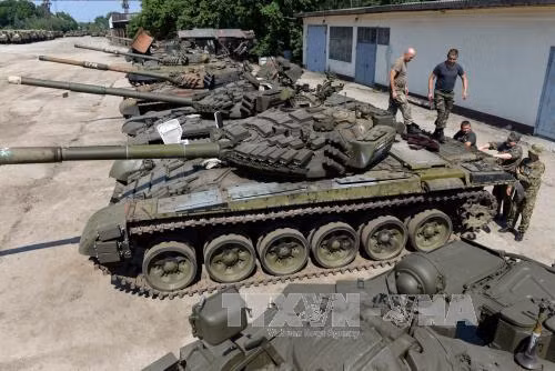 Ukraine tuyên bố huy động "toàn bộ kho vũ khí" chống lực lượng ly khai ảnh 1