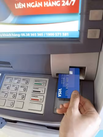 Dịch vụ thanh toán tiền điện đầu tiên qua ATM/POS ảnh 1