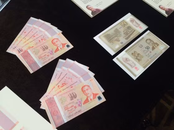 Singapore ra mắt bộ tiền giấy kỷ niệm 50 năm độc lập ảnh 1